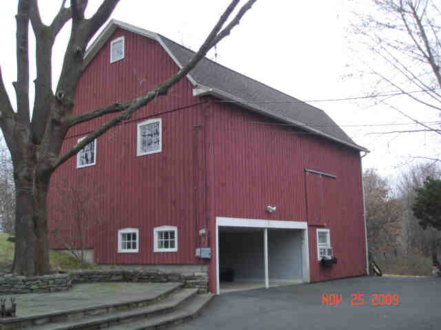 Building photograph for 85 CHESTNUT LAND RD